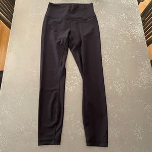 Wunder Train HR tight 25” black lulu lemon leggings in size 6!